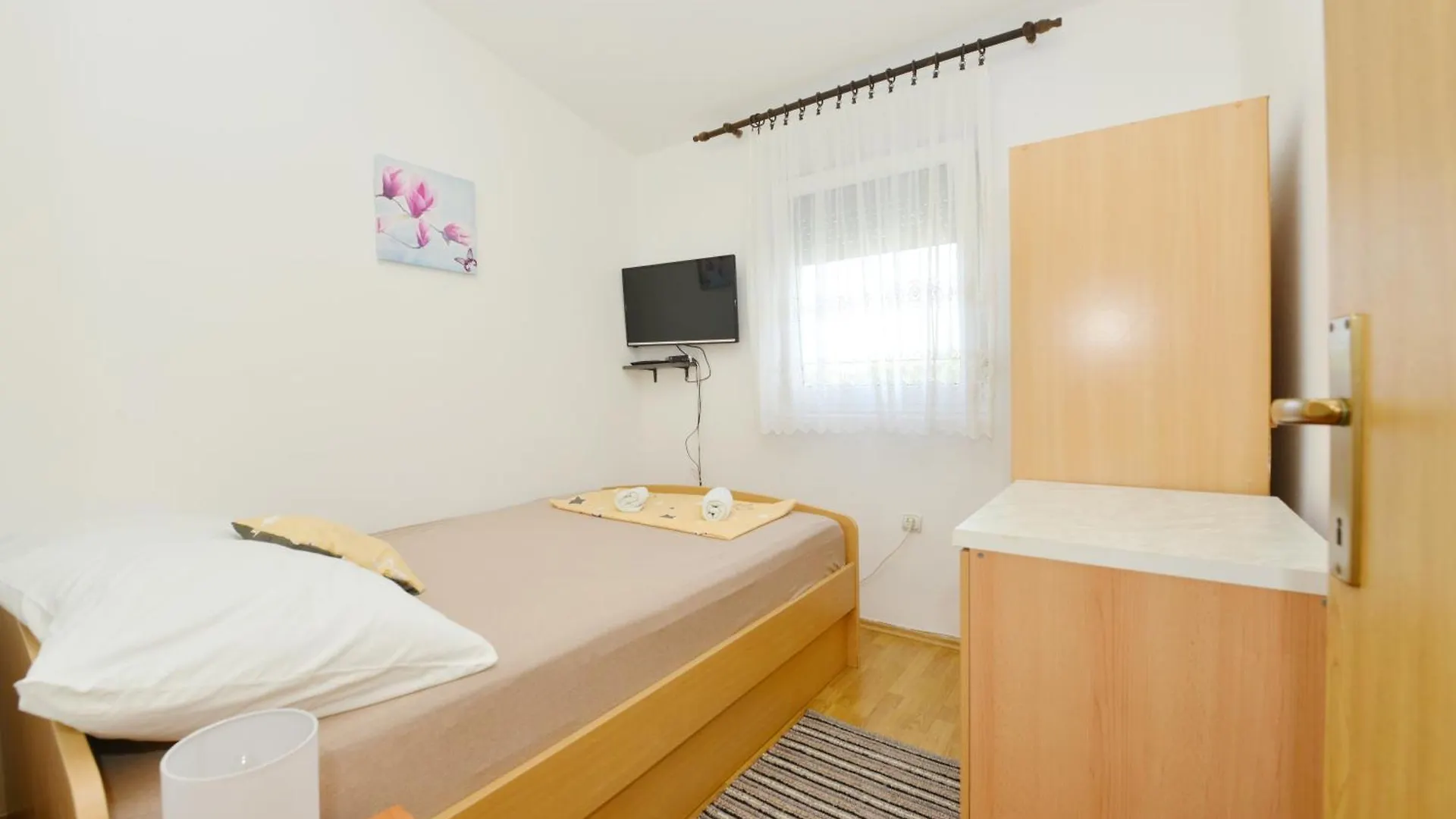 Apartments Sandra Vir 0*,